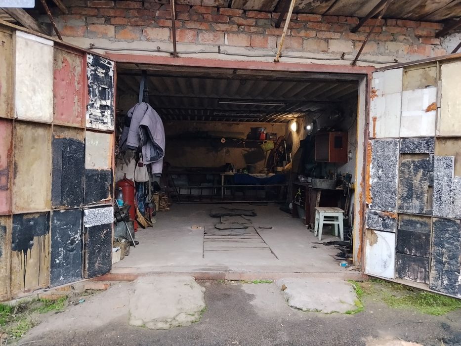 Гараж на Коротченко внизу Кому интересно звоните