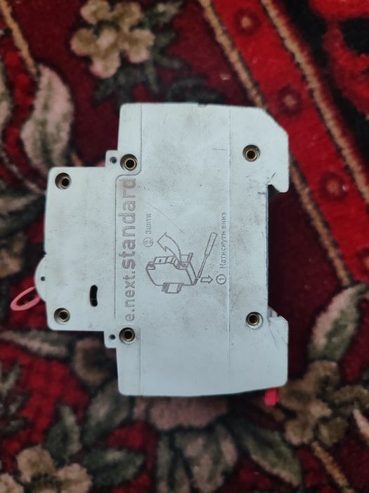 Автоматичний вимикач на 40А 3 фази