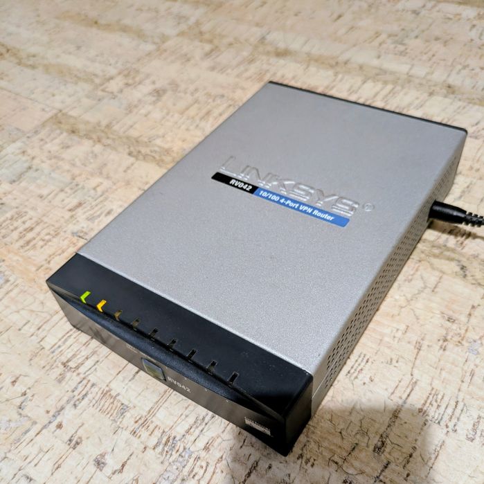 Router Linksys / Cisco RV042 - VPN, 2 X WAN, 4 X LAN