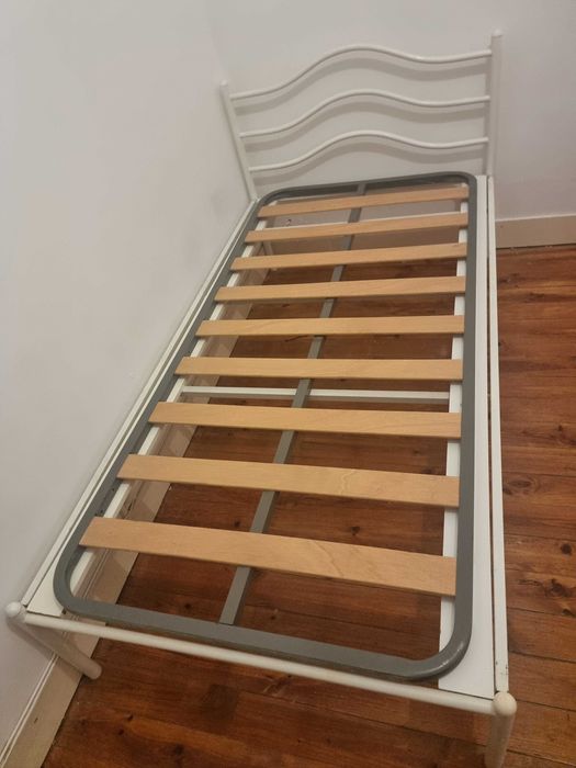 vende cama Roupeiro mesas cadeiras todos moveis de casa para desocupar