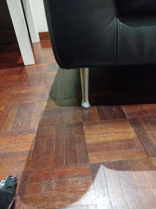 Sofá em pele preto