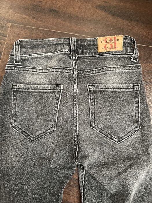 Продам джинсы в маленьком размере