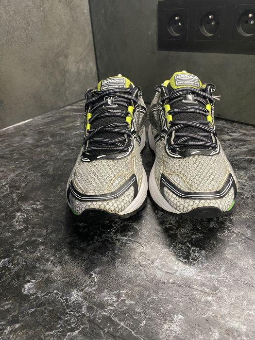 Bytu Brooks Ghost