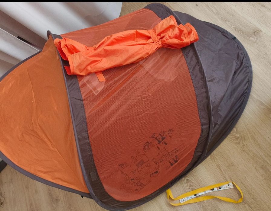 Tenda infantil Quechua baby 2" seconds com colchão insuflável e lençol