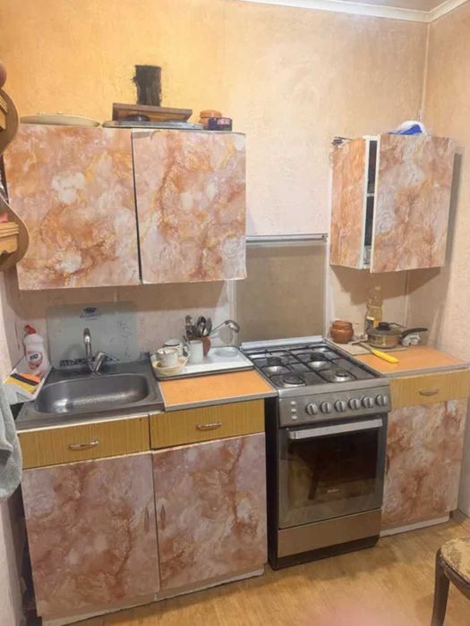 Трьошка на Чарівній поруч з ринком 213-297-528