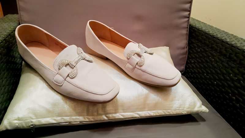 Mocassins Bege Camurça com Laço Brilhante nº39 – Salto 2cm