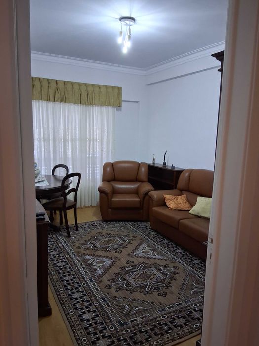 Quarto em Cerejeira e sofás em pele