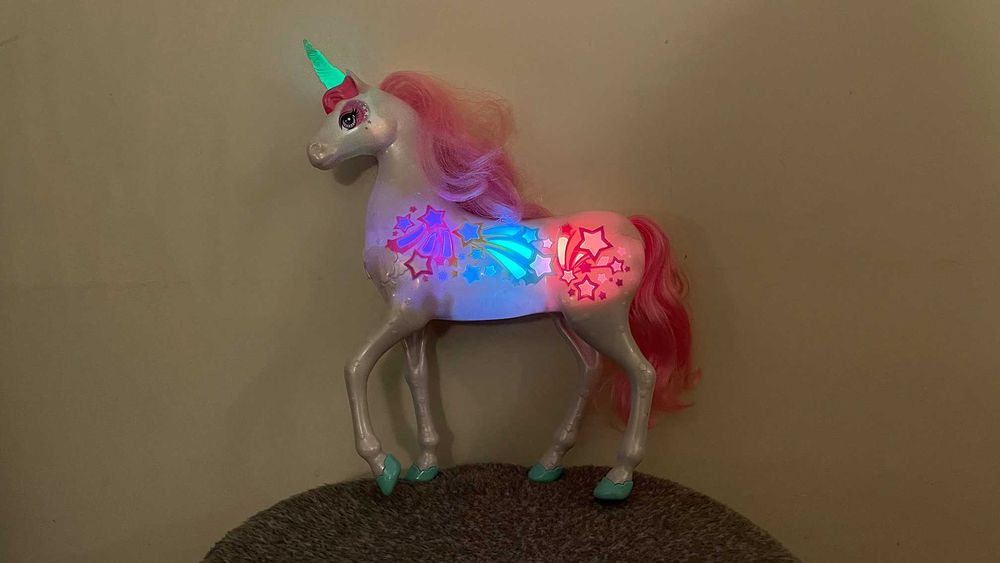 Barbie Unicórnio música e luzes arco-íris