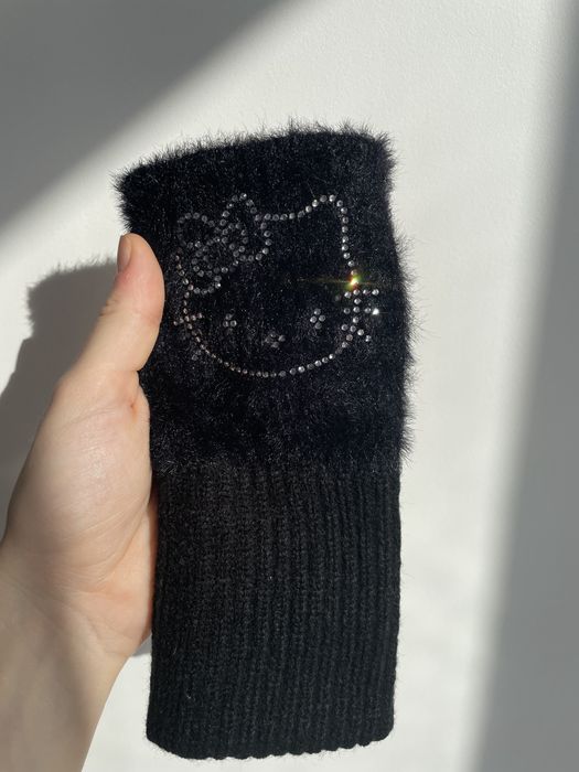 Пухнасті мітенки Hello Kitty зі стразиками