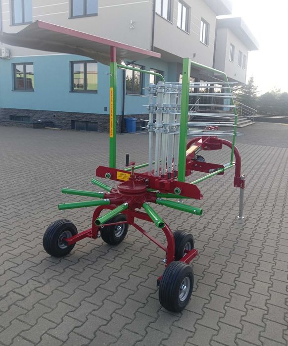 WYPRZEDAŻ Nowa zgrabiarka karuzelowa PROMAR COMER – tandem 3,5–4,1 m