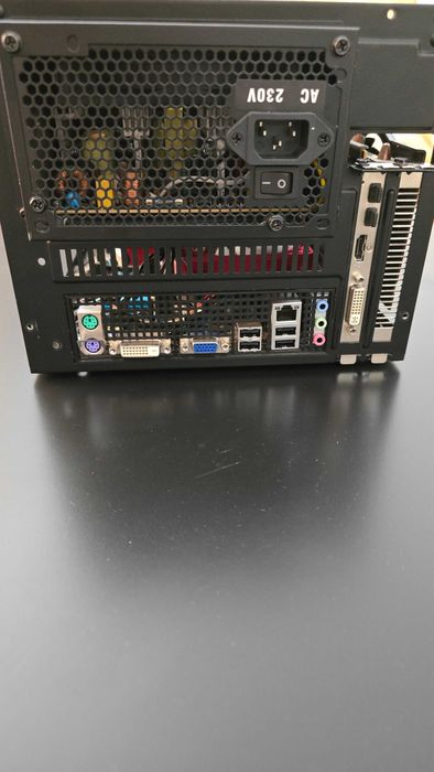Desktop PC Mini ITX Xeon E3 + R9 280X