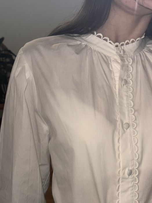 Біла сорочка з довгим рукавом