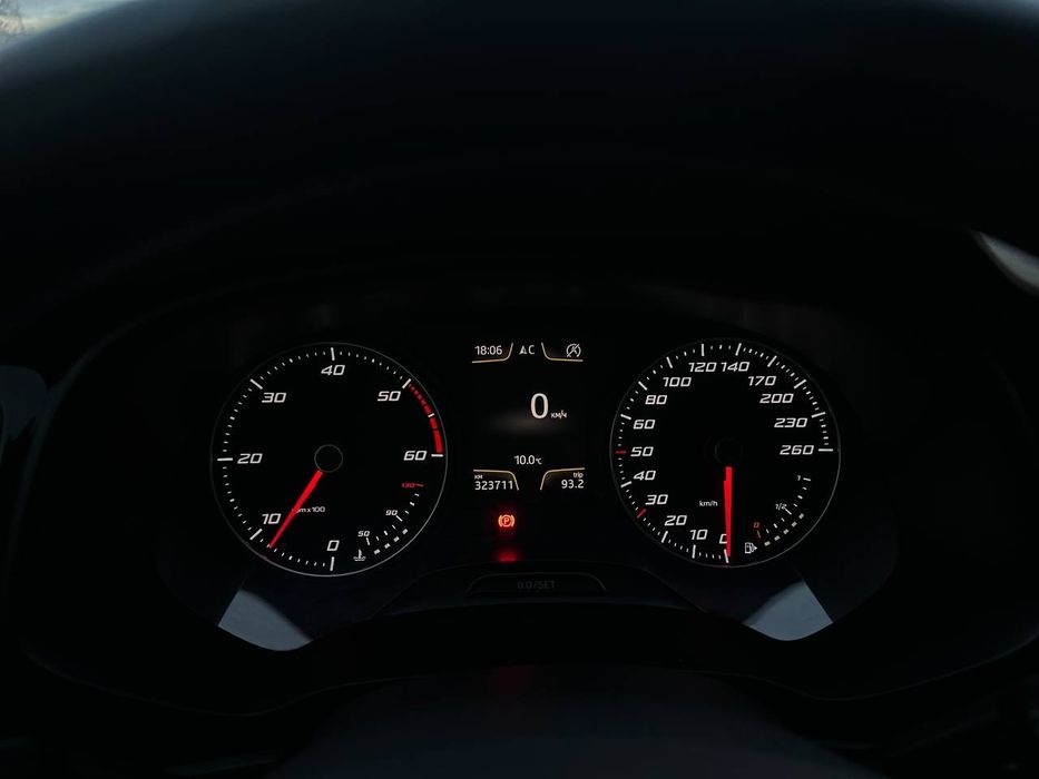 Seat Leon 2014  року, 1.6 дизель, механіка, передній привід, 323т.км