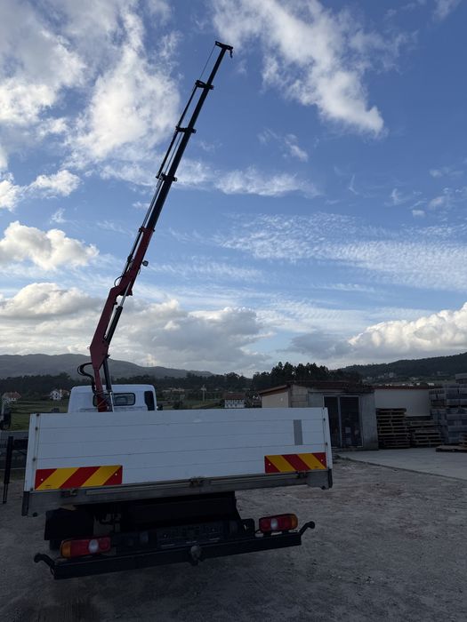 Mitsubishi Fuso com grua de 12M estrado