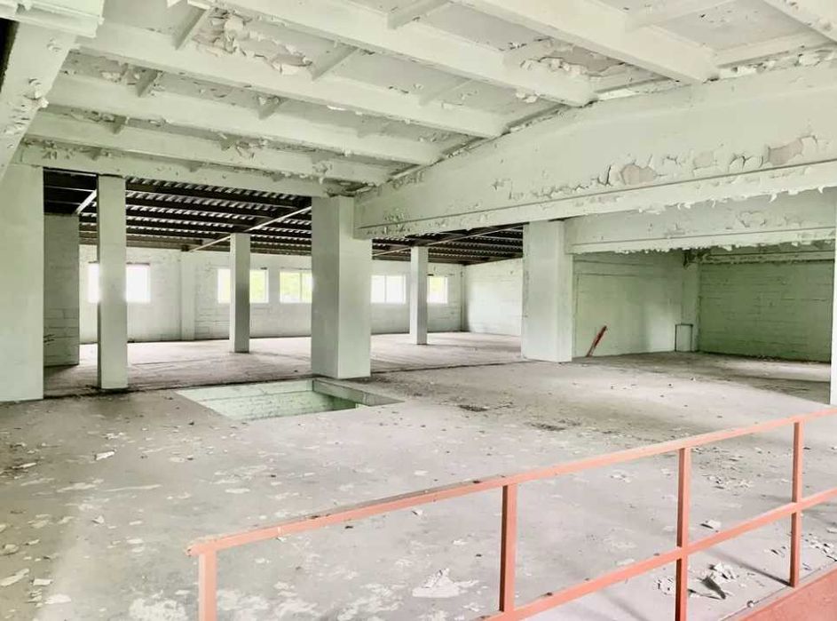 Продаж виробничого приміщення 1700м2, метро Лівобережна.