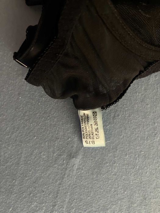 czarne body z wstawką z koronki (rozm.75 B)