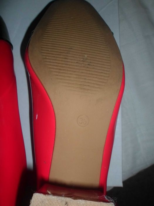 sapatos para senhora  como novos cor vermelho e preto