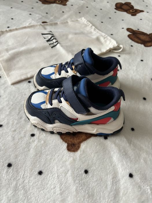 Дитячі кросівки Zara