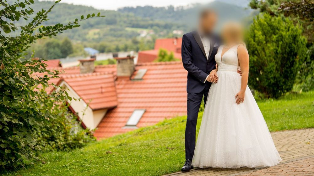 Suknia ślubna księżniczka biała błyszcząca S/M