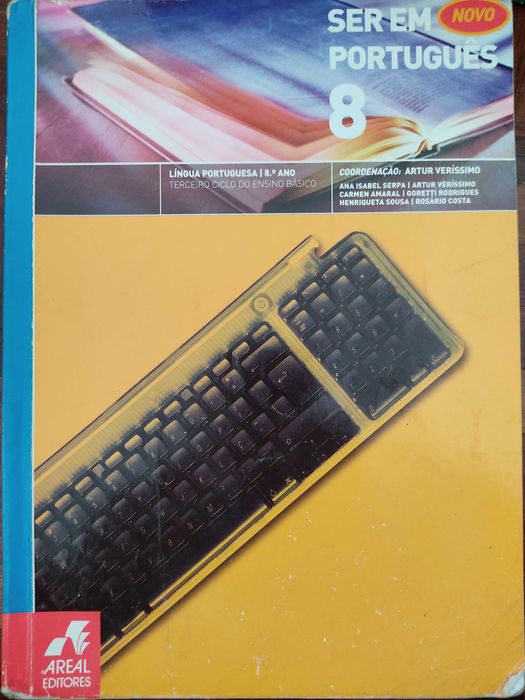 Livros escolares de diferentes anos de ensino e disciplinas