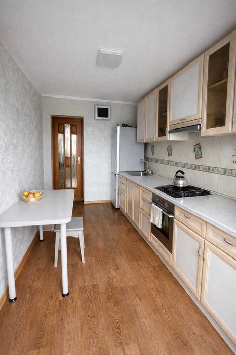 Продам 3к квартиру ж\м Победа. Можно безнал.