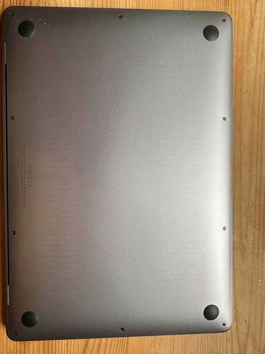 Продаю MacBook Air 13" (2020, M1)