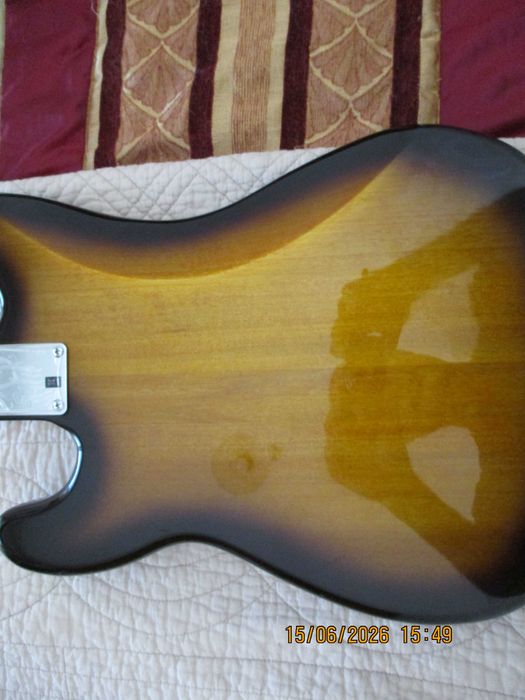 Squier Affinity Precision Bass Sunburst