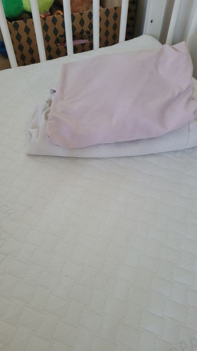 Łóżeczko z materacem i dodatkami