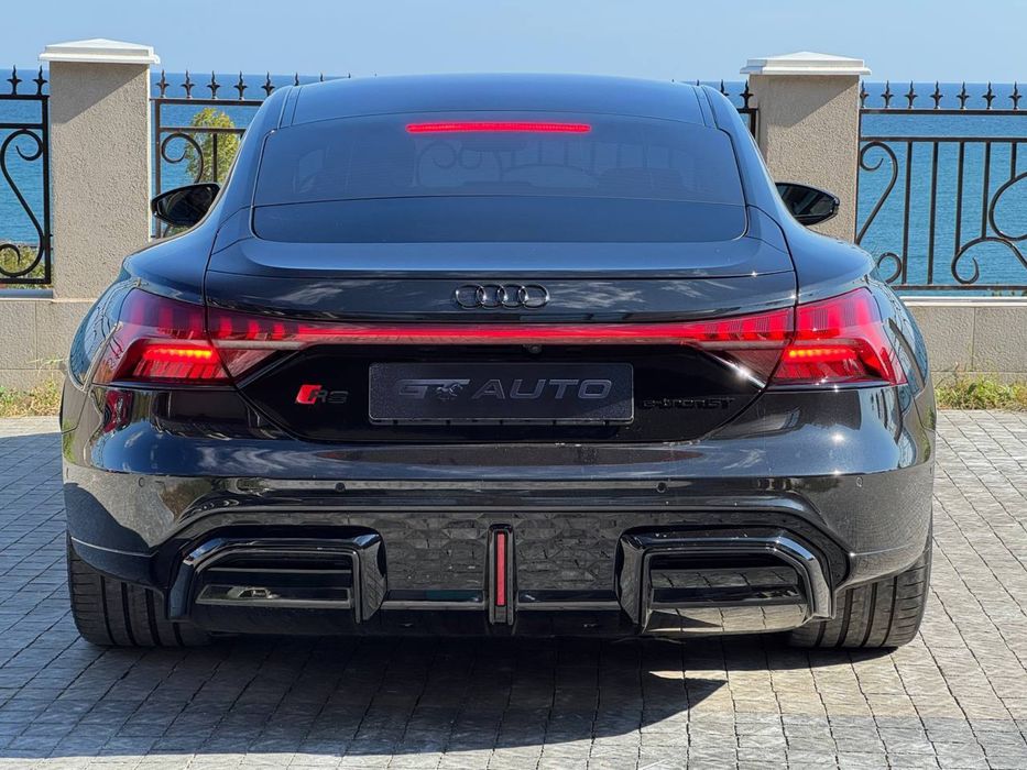 Продам срочно Audi RS e-tron GT