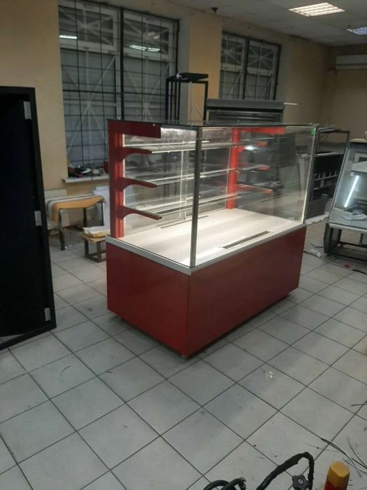 Вітрина для тістечок і тортів KUM eclair 1500