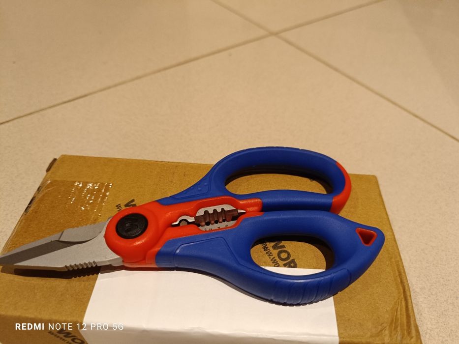 Tesoura para eletricista Novo