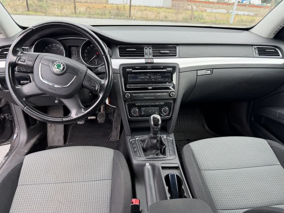 SKODA SUPERB SW 118000 kms 2011 1 registo