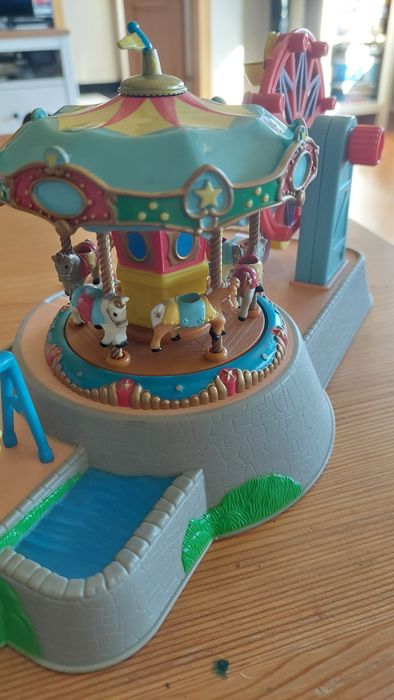 Musical Carousel-Ferris Wheel polly pocket
