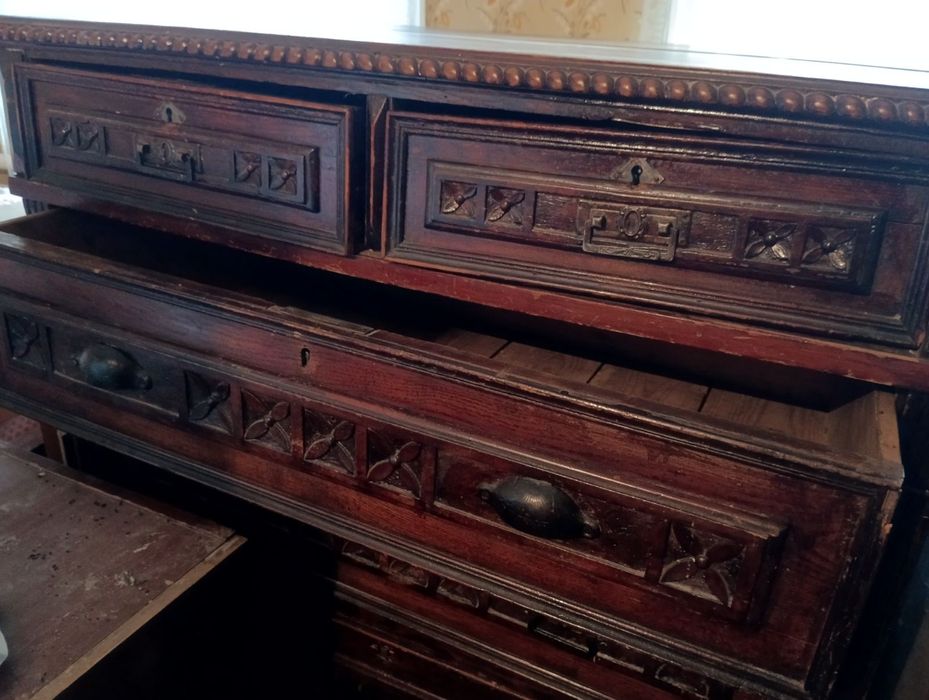 Комод антикварный