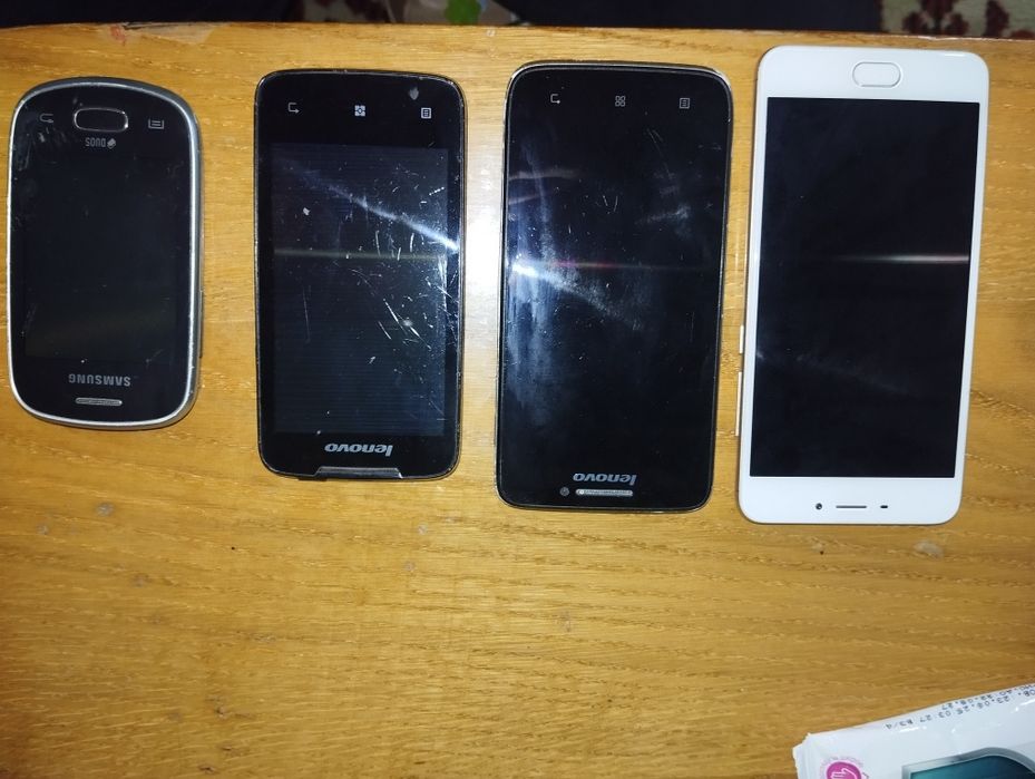 Телефони на запчастини