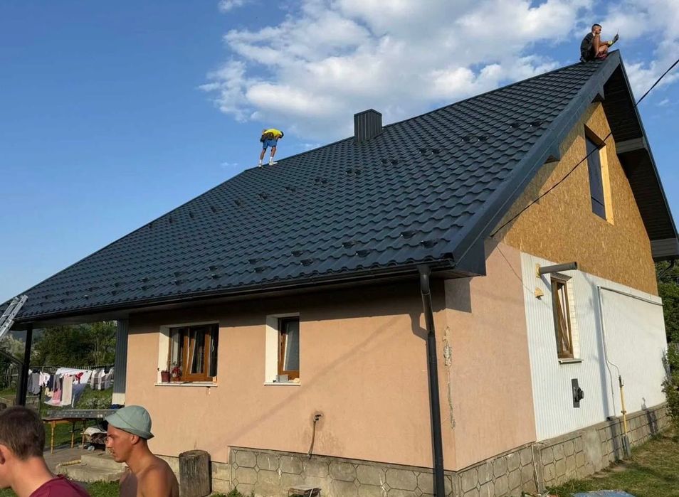 Послуги покрівлі: монтаж і ремонт. Бригада покрівельників. Професійні роботи. Дах під ключ: швидко та якісно.