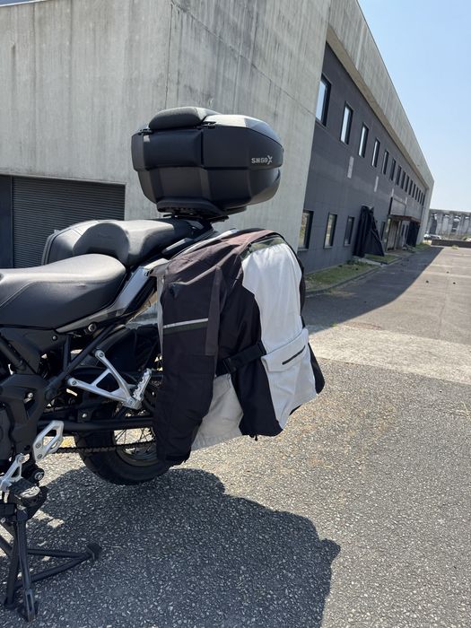 Benelli TRK 502x + REV’IT Outback 3 casaco