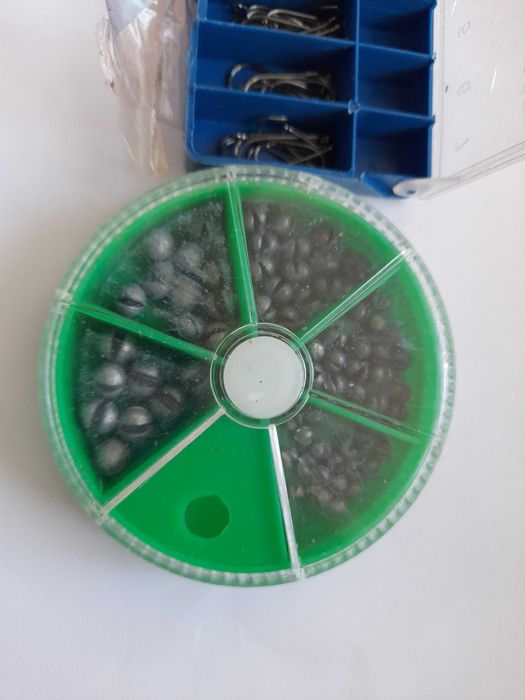 рыбацкие снасти- остатки