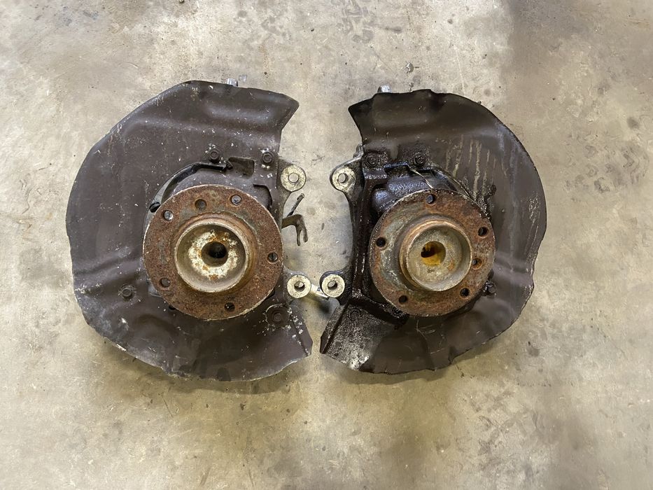 Zwrotnica Lewa prawa BMW e60 e61 przód zwrotnica wahacz