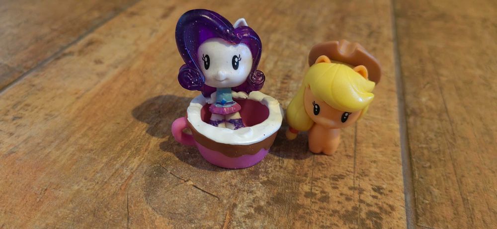 Zestaw małych zabawek