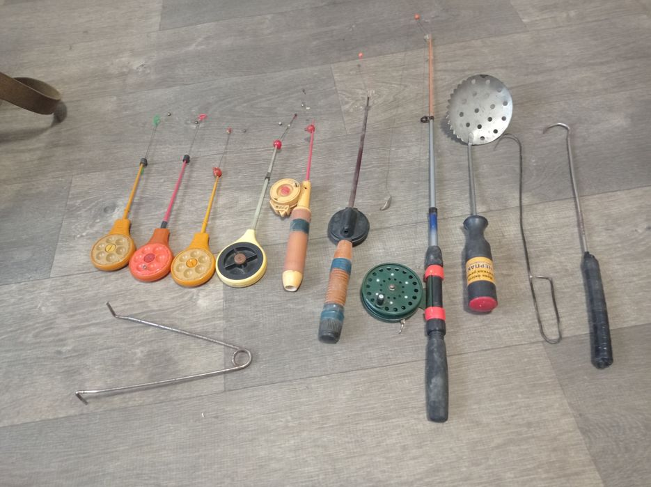 Ящик для риболовлі зимової рибалки жерлиці багор удочки