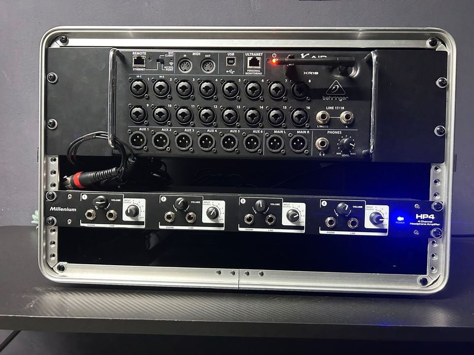 Behringer XR18 com case e amo de fones! Sistema completo!