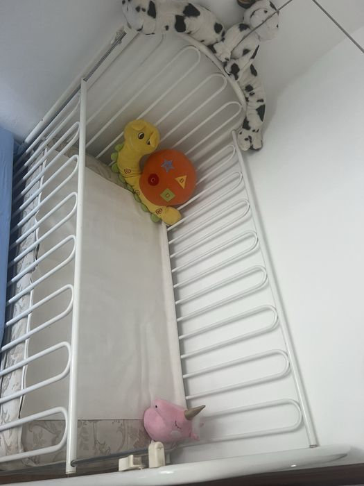 Vendo cama em ferro de criança branca