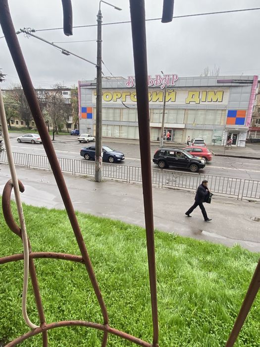 Продается 3 комнатная квартира на Лермонтова .