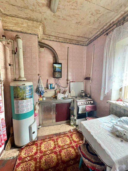 Продається ВИДОВИЙ 2-х поверховий будинок з двома гаражами,