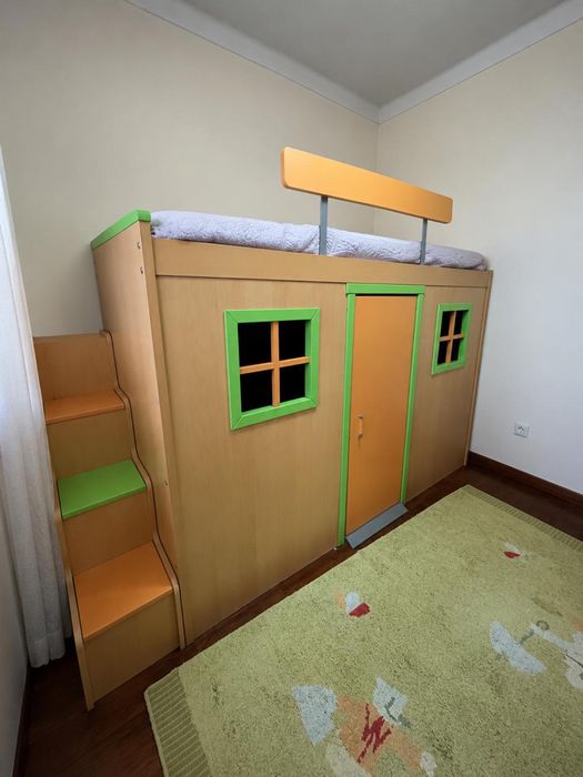 Cama infantil com arrumação