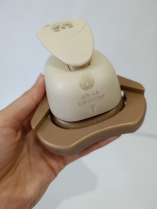 Дирокол для скрапбукінгу Anna Griffin, куточок