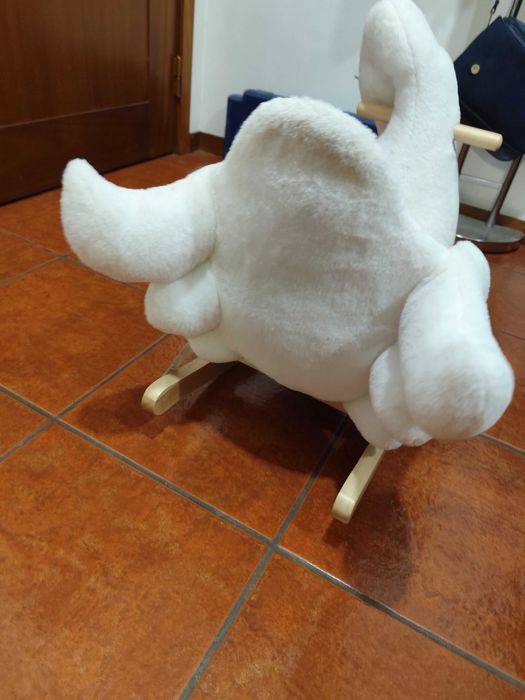 Baloiço de madeira em forma de cisne