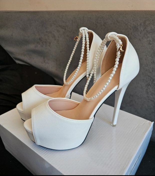 Buty na szpilce r. 36