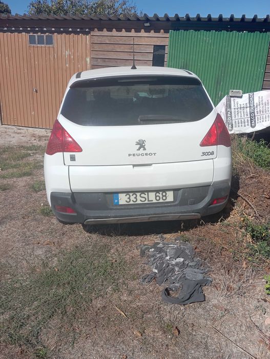 Peugeot 3008 híbrido batido